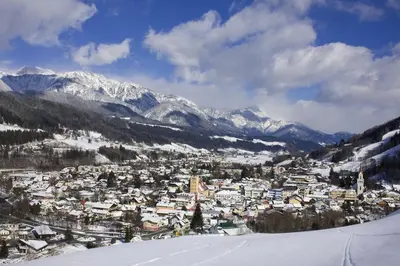 Ein allgemeiner Bergblick oder ein Berglick von der Ferienwohnung aus