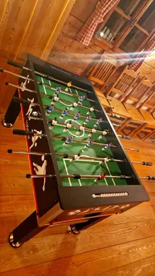 Eine Spielezimmer in der Unterkunft Augihütte