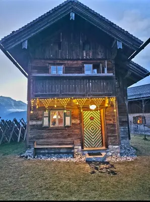 Das Gebäude in dem sich das Chalet befindet