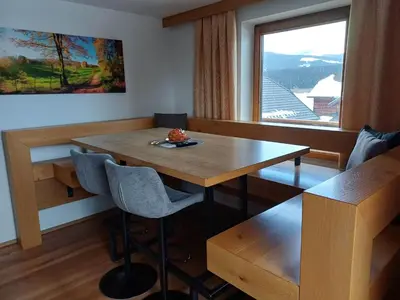 Ein Sitzbereich in der Unterkunft Ferienwohnungen Guglhof Mariapfarr