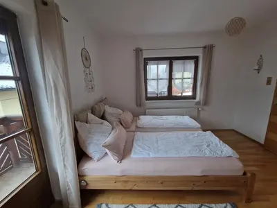 Ein Bett oder Betten in einem Zimmer der Unterkunft Family House Bad Goisern am Hallstättersee