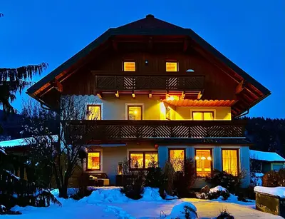Das Gebäude in dem sich die Ferienwohnung befindet