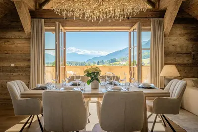 Ein allgemeiner Bergblick oder ein Berglick von der Ferienwohnung aus