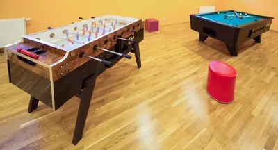 Eine Spielezimmer in der Unterkunft JUFA Hotel Planneralm