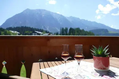 Ein allgemeiner Bergblick oder ein Berglick von der Ferienwohnung aus