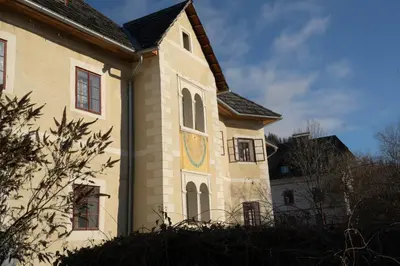 Das Gebäude in dem sich die Ferienwohnung befindet