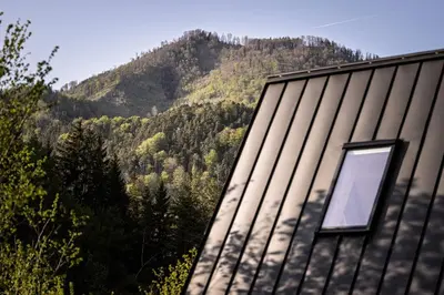 Ein allgemeiner Bergblick oder ein Berglick von der Ferienwohnung aus