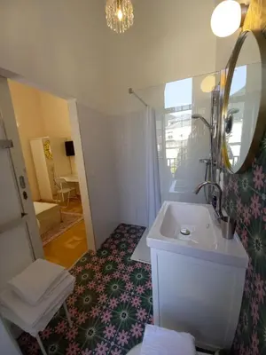Ein Badezimmer in der Unterkunft LaVie - Doppelzimmer in Bestlage, Zentrum