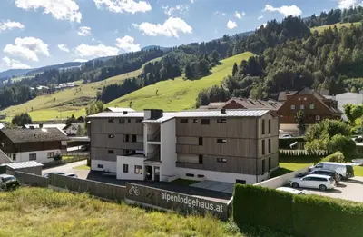 Ein allgemeiner Bergblick oder ein Berglick von der Ferienwohnung aus
