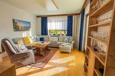 Ein Sitzbereich in der Unterkunft Landhaus Seraphine - by myNests