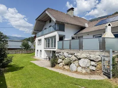 Das Gebäude in dem sich das Ferienhaus befindet