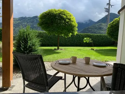 Ein allgemeiner Bergblick oder ein Berglick von der Lodge aus