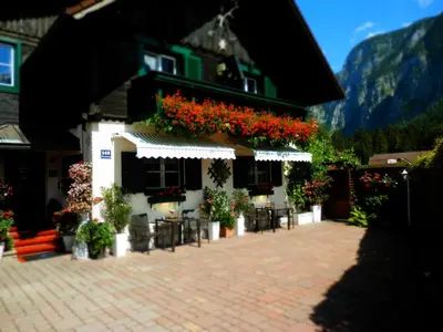 Ein allgemeiner Bergblick oder ein Berglick von des Ferienhauses aus