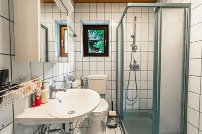 Ein Badezimmer in der Unterkunft Zentral am Fluss #2