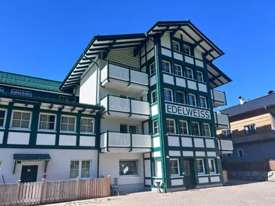 Das Gebäude in dem sich die Ferienwohnung befindet