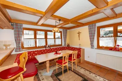 Ein Sitzbereich in der Unterkunft Ferienhaus mit 5 separaten Schlafmöglichkeiten