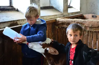 Kinder, die in der Unterkunft Ferienwohnungen Bachergut übernachten