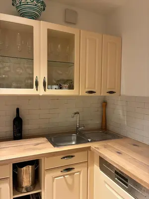 Küche/Küchenzeile in der Unterkunft Zentrales Panorama-Apartment über den Dächern am Meranplatz - Terrasse und Top Lage