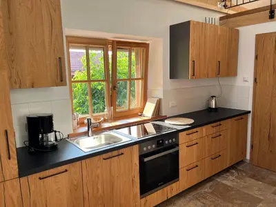 Küche/Küchenzeile in der Unterkunft Ferienwohnung nähe Attersee - Traunsee LEHNER IM WALD charmantes Bauernhaus in Alleinlage