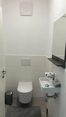 Ein Badezimmer in der Unterkunft Danner Worker Rooms Schörfling - Ruhige Appartements mit Küche für Arbeiter & Firmen