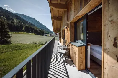 Ein allgemeiner Bergblick oder ein Berglick von der Ferienwohnung aus
