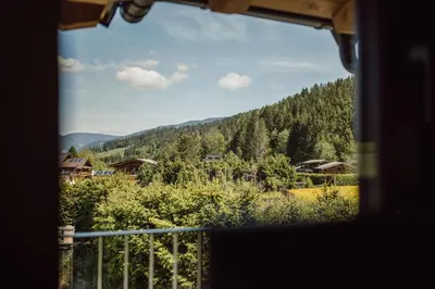 Ein allgemeiner Bergblick oder ein Berglick von der Ferienwohnung aus
