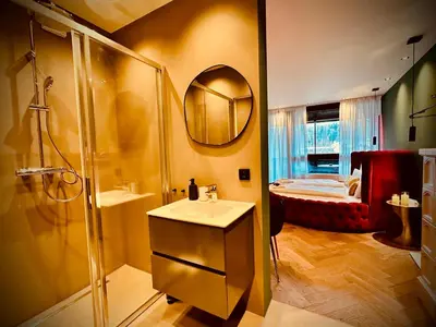 Grundriss der Unterkunft Red Velvet-Romantik Appartement mit Balkon & Flussblick - Das Alpenzeit im Zentrum mit Parkplatz