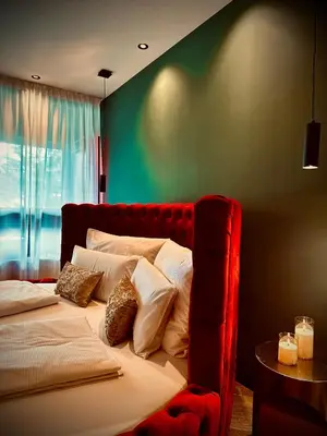 Grundriss der Unterkunft Red Velvet-Romantik Appartement mit Balkon & Flussblick - Das Alpenzeit im Zentrum mit Parkplatz