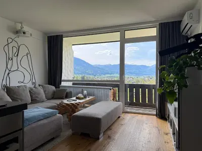 Ein allgemeiner Bergblick oder ein Berglick von der Ferienwohnung aus