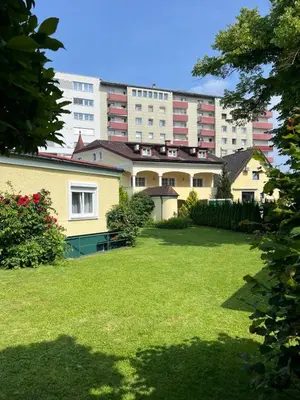 Ein Garten an der Unterkunft Apartment am Stadtpark