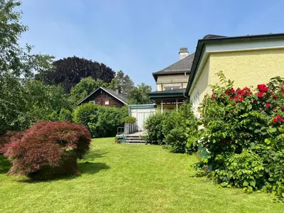 Ein Garten an der Unterkunft Apartment am Stadtpark