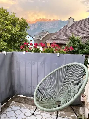 Ein allgemeiner Bergblick oder ein Berglick von der Ferienwohnung aus
