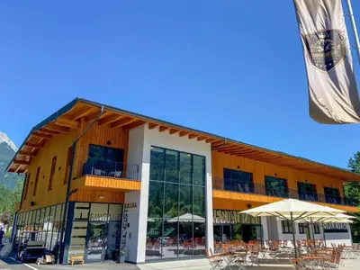 Das Gebäude in dem sich der Campingplatz befindet