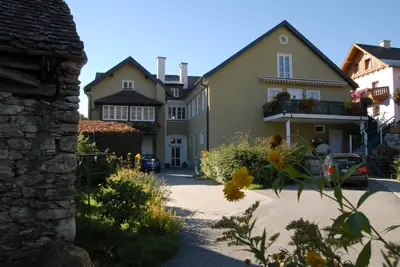 Das Gebäude in dem sich die Ferienwohnung befindet
