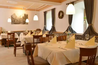 Ein Restaurant oder anderes Speiselokal in der Unterkunft Landhotel Gressenbauer