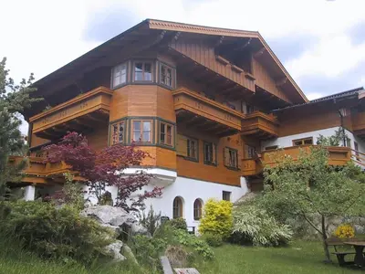 Ein Garten an der Unterkunft Landhaus Lisa - Country House Lisa - 3 Bedroom Apartment