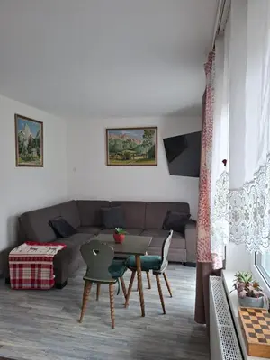 Ein Sitzbereich in der Unterkunft Ferienhaus Bergblick105m2 im National Kalkalpen Region
