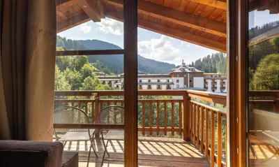 Ein allgemeiner Bergblick oder ein Berglick von des Resorts aus