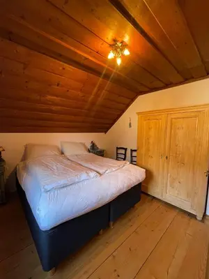 Ein Bett oder Betten in einem Zimmer der Unterkunft Süßes Haus mitten in Altaussee