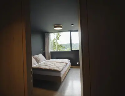 Ein Bett oder Betten in einem Zimmer der Unterkunft haus und hof - Design Apartments im Salzkammergut