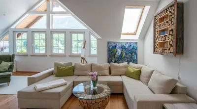Ein Sitzbereich in der Unterkunft SeeAtelier Grundlsee - Your Austrian Home