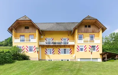Das Gebäude in dem sich die Ferienwohnung befindet