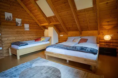 Ein Bett oder Betten in einem Zimmer der Unterkunft Das Josef - Idyllisches Blockhaus, barrierefrei, zwischen den Seen