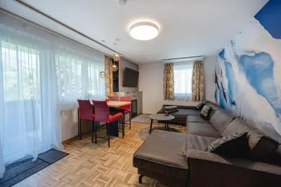 Ein Sitzbereich in der Unterkunft ELLIS Apartment
