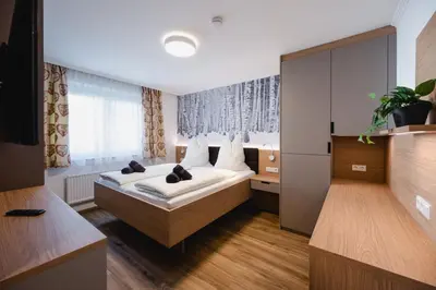 Ein Bett oder Betten in einem Zimmer der Unterkunft ELLIS Apartment