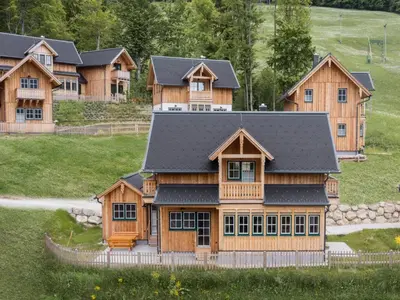 Das Gebäude in dem sich das Ferienhaus befindet