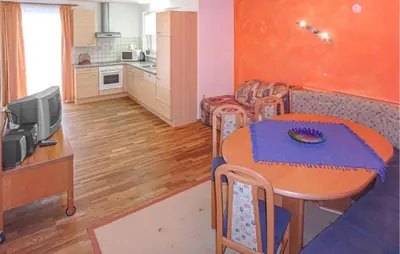 Küche/Küchenzeile in der Unterkunft Cozy Apartment In Kleinarl With Wifi