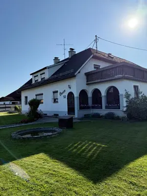 Das Gebäude in dem sich das Privatzimmer befindet