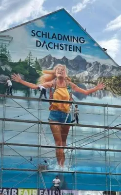 Ein allgemeiner Bergblick oder ein Berglick von des Campingplatzes aus