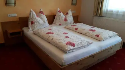 Ein Bett oder Betten in einem Zimmer der Unterkunft Peterbauerhof